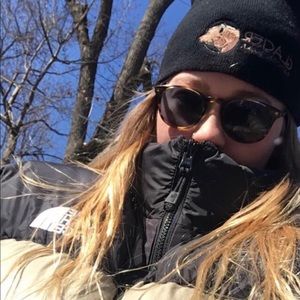 Meet your Posher, Laura